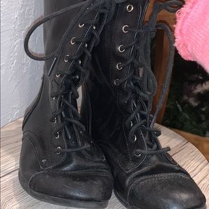 Combat boots